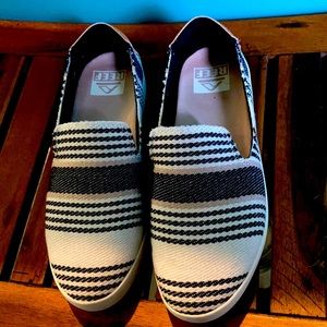 New reef slip on shoes